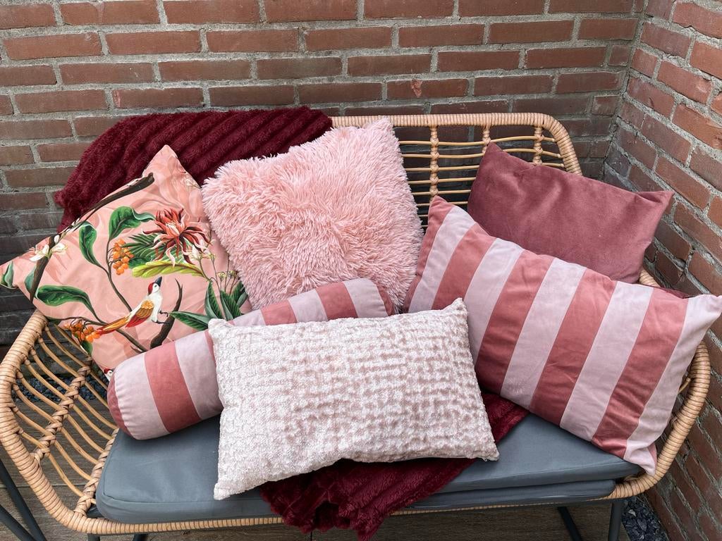 Kussen set en fleece kleed donkerroze/bordeaux, Ophalen, Zo goed als nieuw, Roze, Rechthoekig