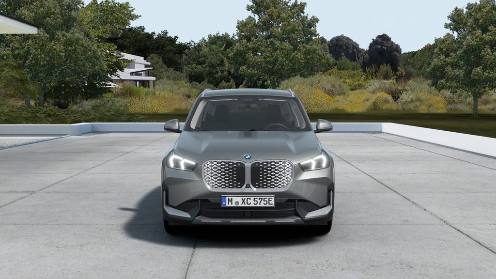 BMW iX1 eDrive20 xLine / Comfort Access / Achteruitrijcamera, Auto's, BMW, Zwart, Leder, Nieuw, SUV of Terreinwagen