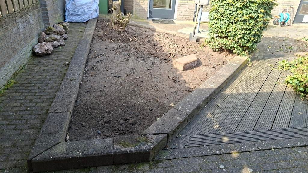 Betonbielzen / Stapelblokken / Opsluitbanden - Gratis, Tuin en Terras, Ophalen, Gebruikt, 100 tot 200 cm, Minder dan 25 cm