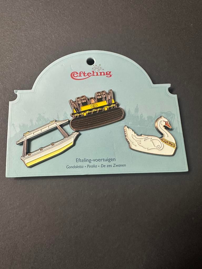 Efteling pin voertuigen set 2, Ophalen of Verzenden, Zo goed als nieuw, Button of Speldje