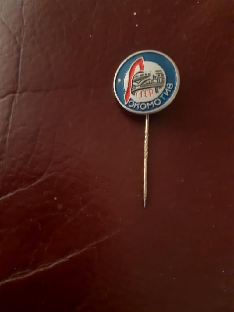 Speldje Lokomotiv Moskou, Ophalen of Verzenden, Zo goed als nieuw, Sport, Speldje of Pin