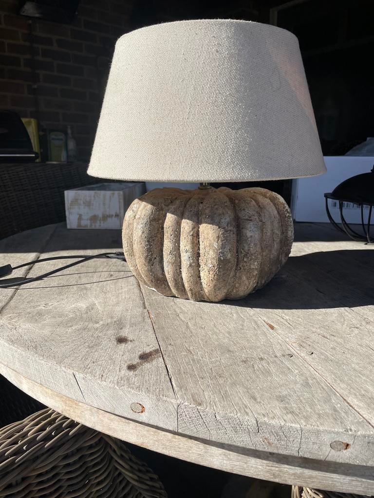Tafellamp met stenen voet en stoffen kap - E27 fitting, Ophalen of Verzenden, Gebruikt, Stof, Minder dan 50 cm