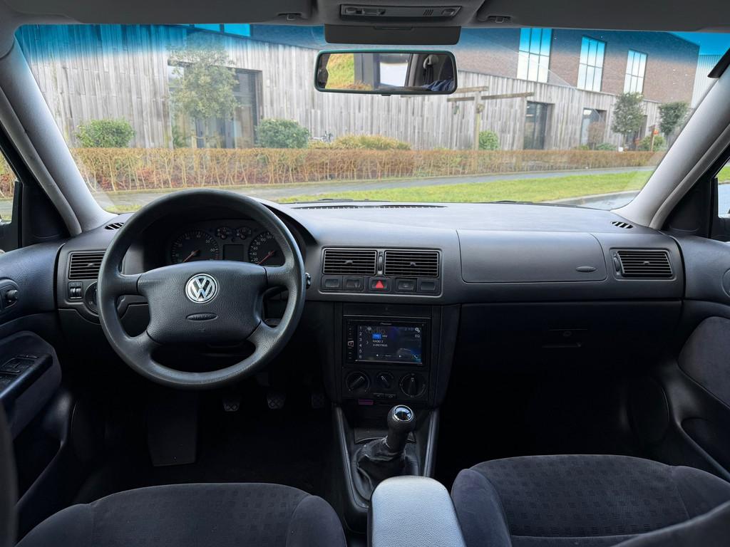 Volkswagen Golf 1.6-16V Comfortline|Airco|Cruis Control|Trek, Voorwielaandrijving, Stof, Zwart, 4 cilinders