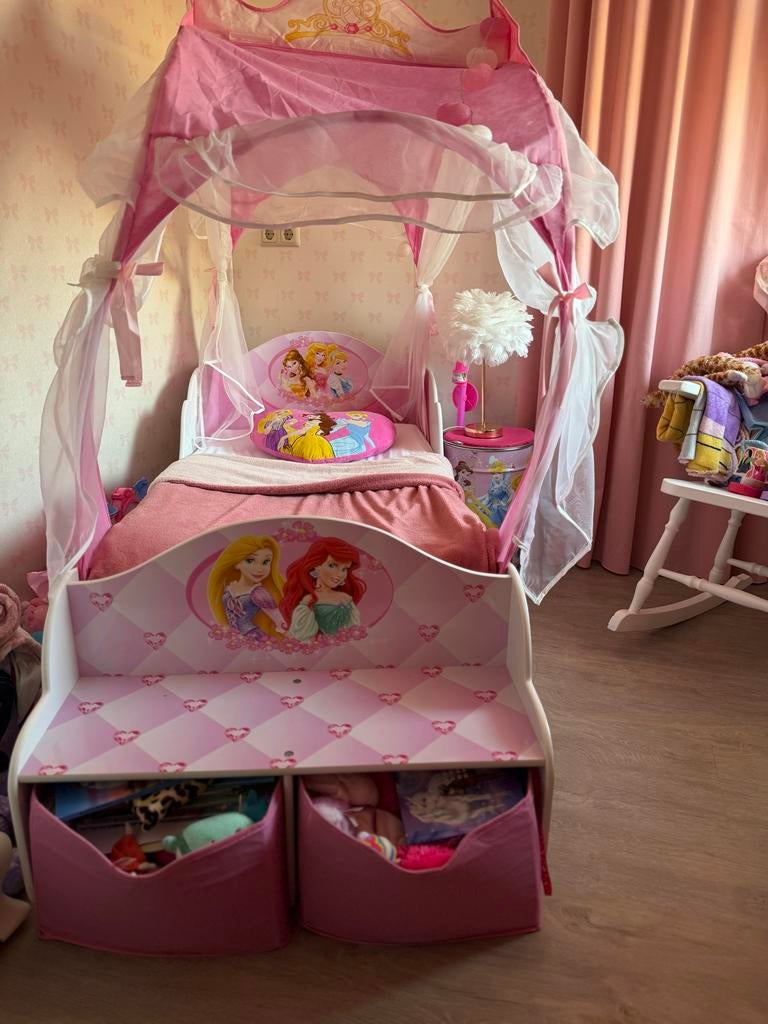 Disney Prinsessen Koets Peuterbed met Matras, Huis en Inrichting, Ophalen, Gebruikt, 190 cm of minder, Hout