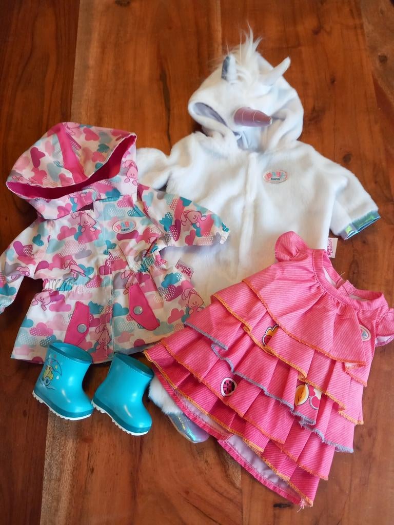 Baby born kleertjes  unicorn onesie, regenjas en jurkje, Ophalen of Verzenden, Babypop