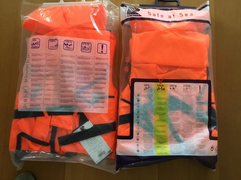 Reddingsvesten nieuw 2 stuks voor +60 kg en +80 kg., Watersport en Boten, Watersportkleding, Ophalen, Zo goed als nieuw, Dame of Heer