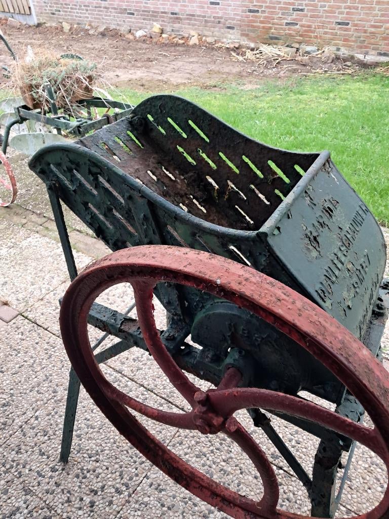 Antieke landbouwwerktuigen en slijpsteen, Antiek en Kunst, Antiek | Gereedschap en Instrumenten, Ophalen of Verzenden