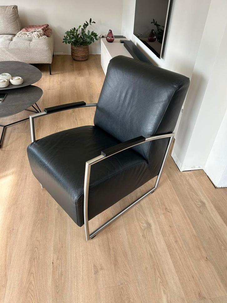Zwart leren fauteuil Montel, Huis en Inrichting, Fauteuils, Zo goed als nieuw, Leer, 50 tot 75 cm, 75 tot 100 cm, Ophalen
