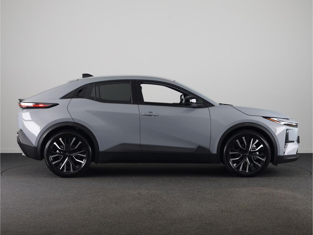 Toyota C-HR+ First Edition 77 kWh | DEMO & DIRECT LEVERBAAR, 12 maanden, Stof, SUV of Terreinwagen, Zilver of Grijs