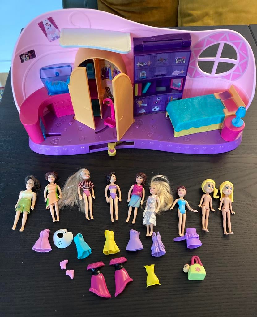 Polly Pocket slaapkamer (42 cm Go Tiny), 9 poppetjes,kleren, Verzamelen, Poppetjes en Figuurtjes, Ophalen of Verzenden, Gebruikt