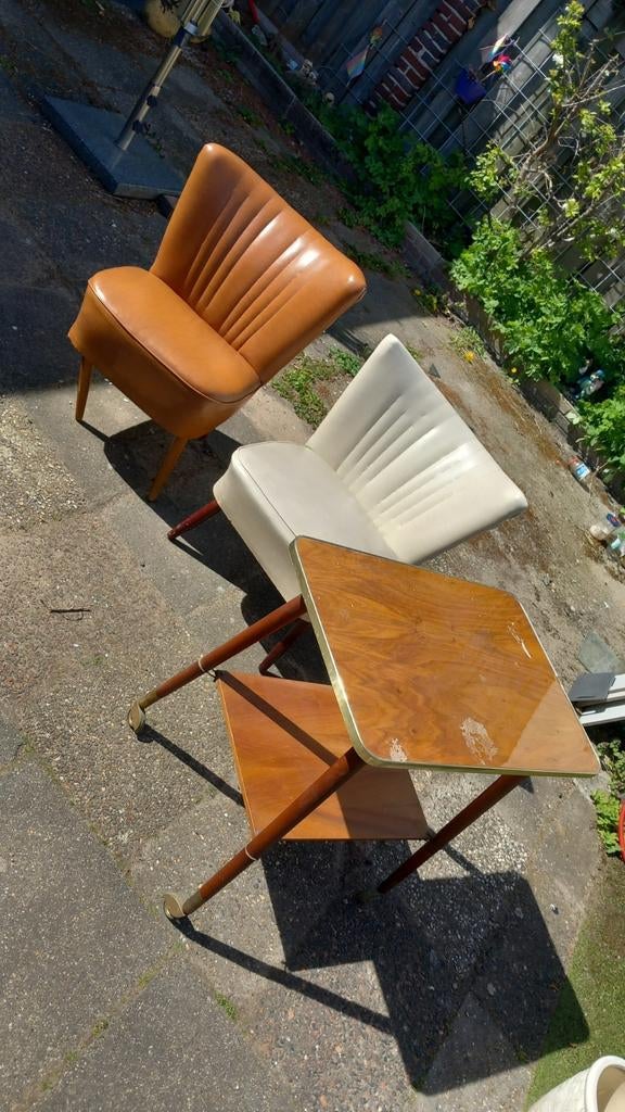 Vintage bijzettafel/theetafel met 2 stoelen - restauratie, Ophalen