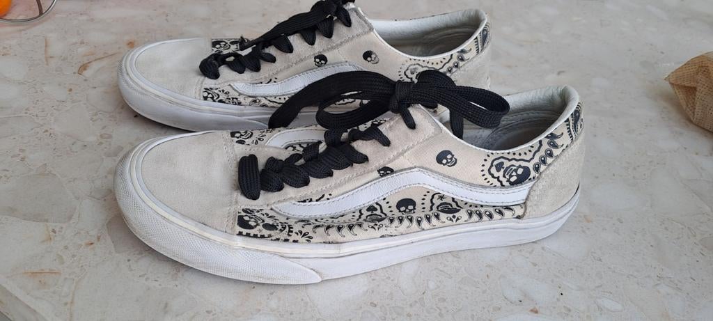 Vans Old Skool Bandana Skull Sneakers, Beige, Ophalen of Verzenden, Sneakers of Gympen, Gedragen