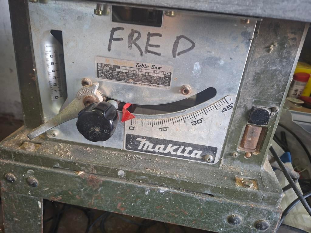 Makita Tafelzaag - Robuust en Betrouwbaar, Ophalen, Gebruikt, Cirkelzaag, 600 tot 1200 watt