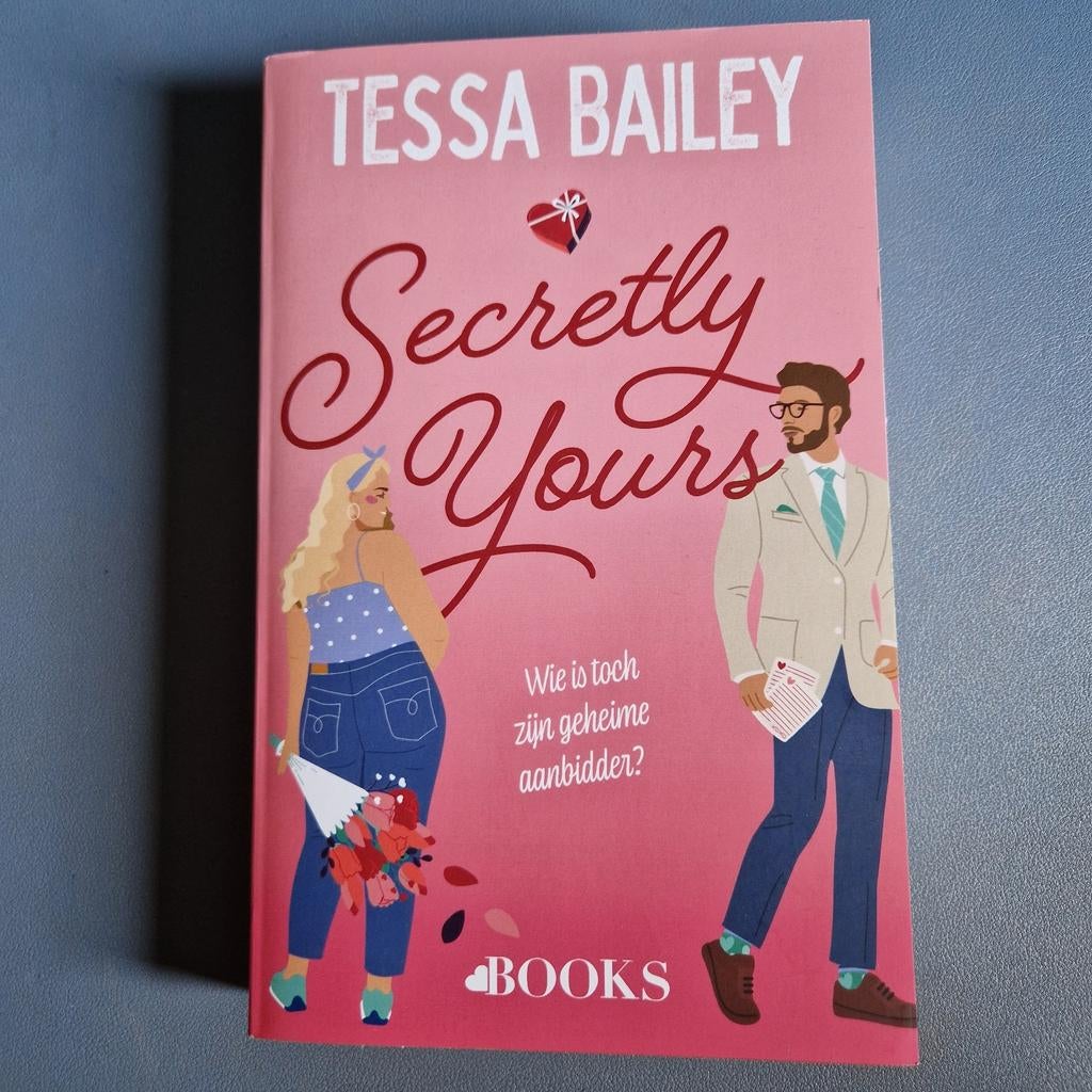 Secretly Yours - Tessa Bailey (Roman), Ophalen of Verzenden, Zo goed als nieuw, Tessa Bailey, Nederland