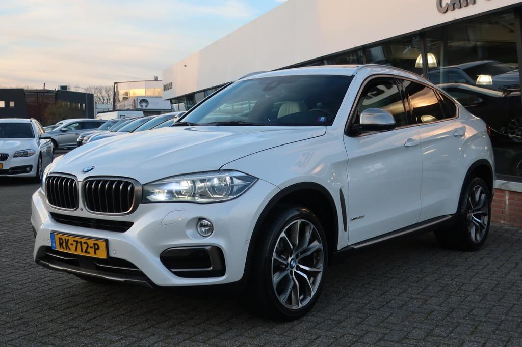 BMW X6 XDrive30d High Executive 1e EIG_ADAP-CRUIS_PANO_HUD-U, Gebruikt, 2993 cc, 241 €/maand, Wit