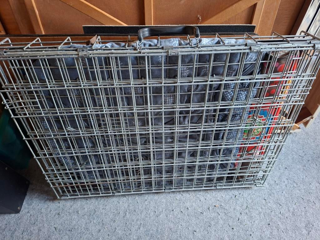 Een nog goede honden bench voor kleine hond. Maat 75x55 cm., Dieren en Toebehoren, Ophalen, Gebruikt