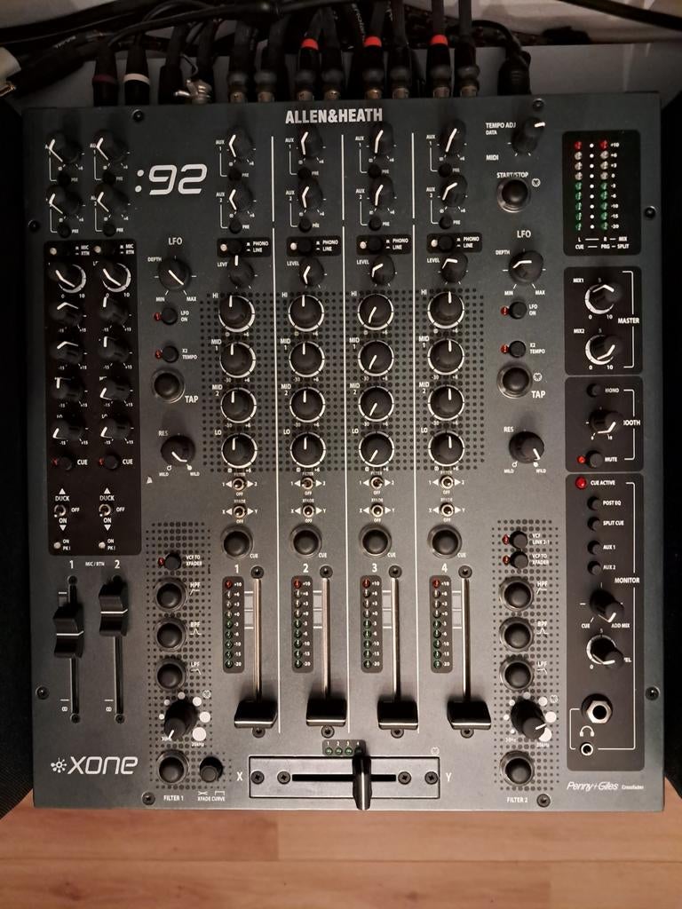 Allen & Heath Xone 92 DJ Mixer met beschermkap en kabels, Ophalen of Verzenden, Overige merken