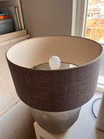 Mooie schemerlamp met stoffen kap en robuuste voet, Huis en Inrichting, Lampen | Tafellampen, Ophalen, Gebruikt, Stof, 50 tot 75 cm