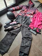 Skikleding Dames skikleding. Maat M / L met helm sokken enz, Ophalen of Verzenden