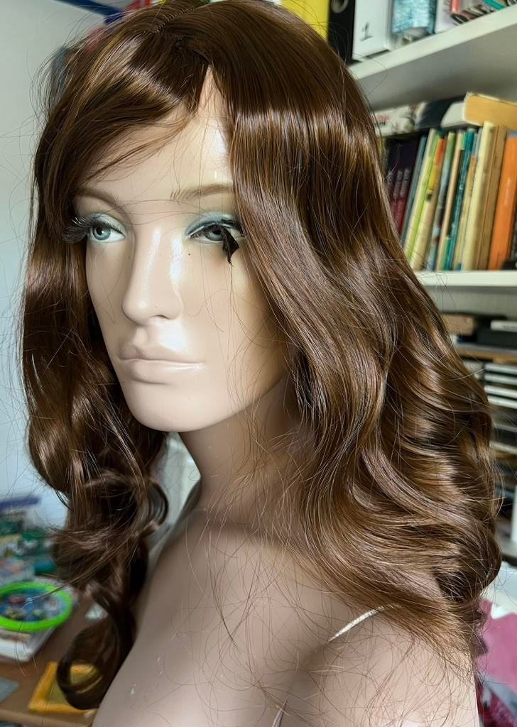 Bruine pruik met pony Met wig cap Vanbinnen verstelbaar, Sieraden, Tassen en Uiterlijk, Uiterlijk | Haarverzorging, Ophalen of Verzenden