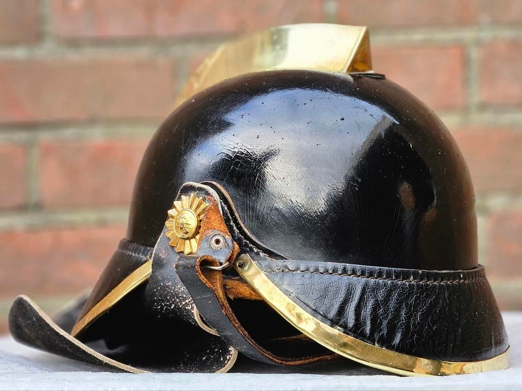Brandweerhelm brandweer Nederland lederhelm, Ophalen of Verzenden, Landmacht, Nederland, Embleem of Badge