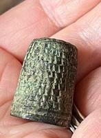 Bodemvondst….Middeleeuwse Bronzen Vingerhoed, Ophalen of Verzenden