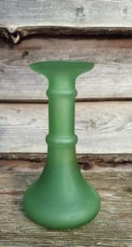 Vaasje Art Deco, mat uraniumglas/groen. Iprst., Ophalen of Verzenden