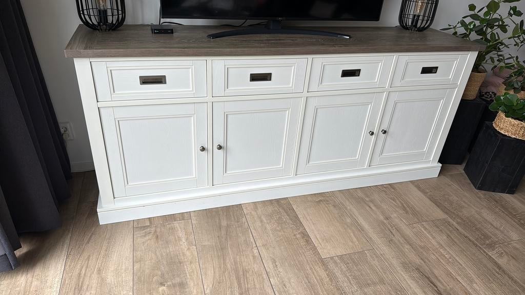 Leuk dressoir maten 92cm hoog, 51cm diep en 220 cm breed, Ophalen, Zo goed als nieuw