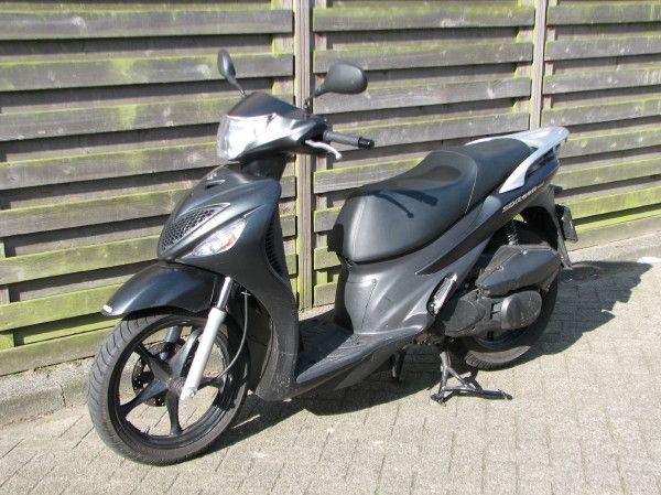 Suzuki Sixteen 150cc – rijdt goed, zuinig, Fietsen en Brommers, Scooters | Kymco, Ophalen of Verzenden, Zo goed als nieuw, Benzine