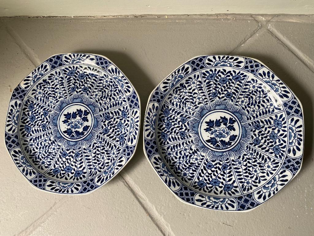 Twee blauwe Petrus Regout wandborden, Antiek en Kunst, Ophalen of Verzenden