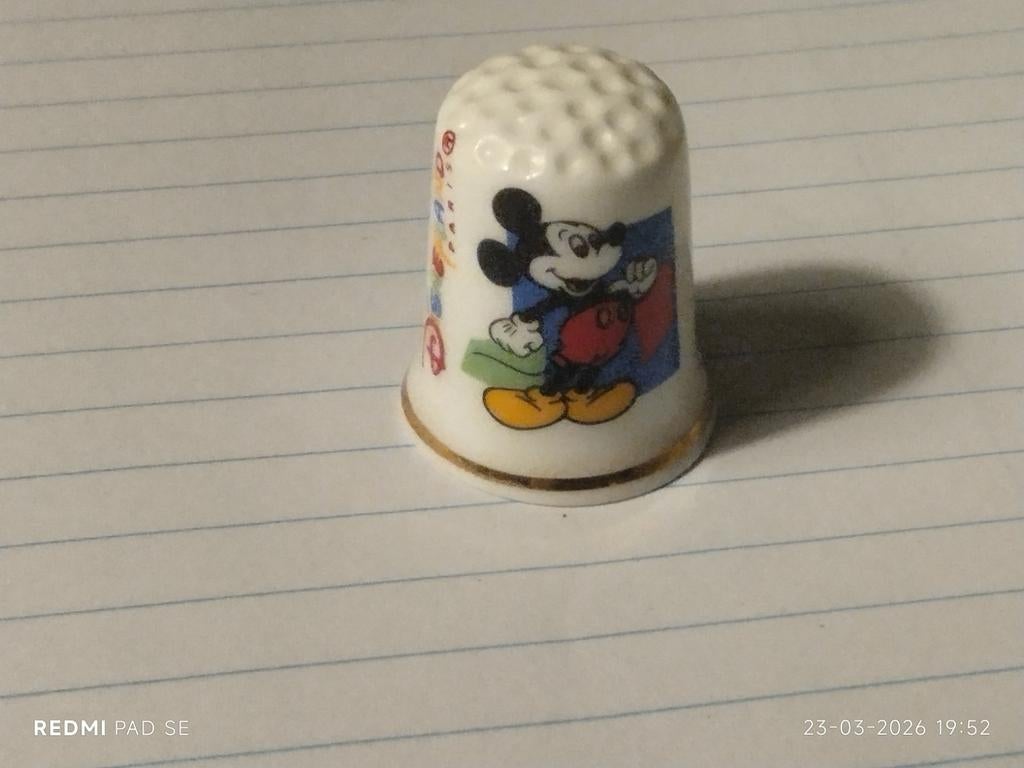 MICKY MOUS VINGERHOEDJE DISNEYLAND PARIJS., Ophalen of Verzenden, Zo goed als nieuw, Beeldje of Figuurtje