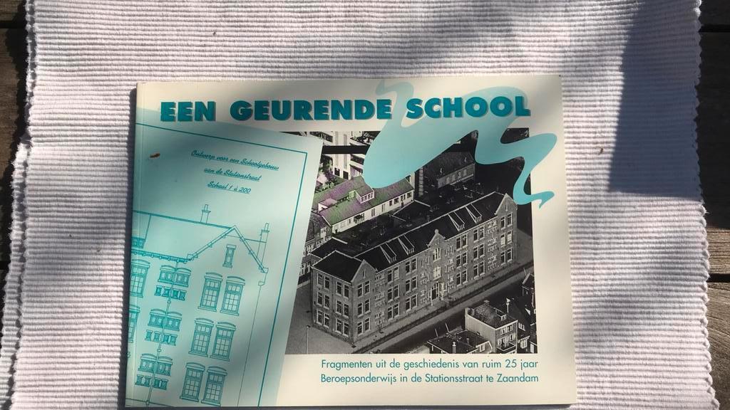Een geurende school, Boeken, Geschiedenis | Stad en Regio, Ophalen of Verzenden, 20e eeuw of later, Zo goed als nieuw