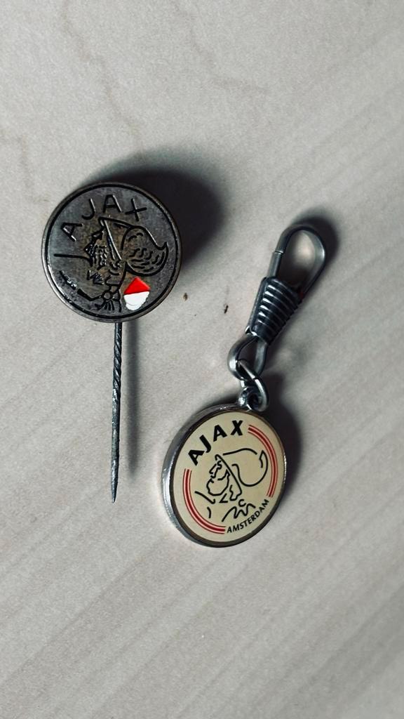 Vintage Ajax Speld en Sleutelhanger Set, Verzamelen, Sportartikelen en Voetbal, Gebruikt, Overige typen, Ajax, Ophalen of Verzenden