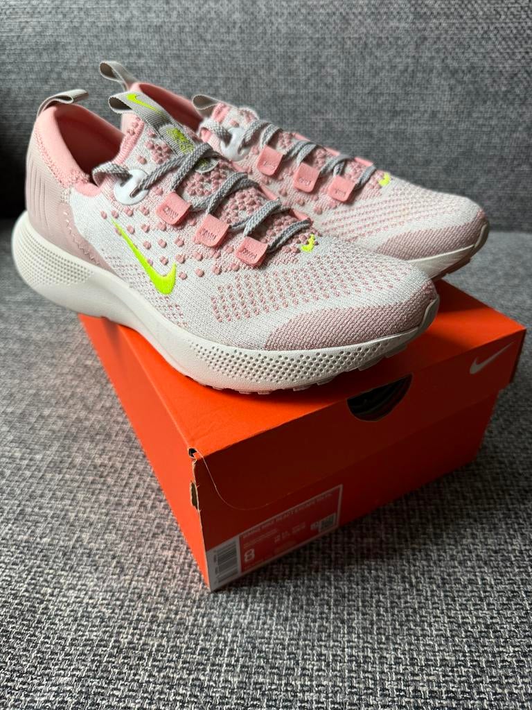 Nike React Escape RN Flyknit maat 39, Kleding | Dames, Schoenen, Nieuw, Ophalen of Verzenden, Sneakers of Gympen, Roze