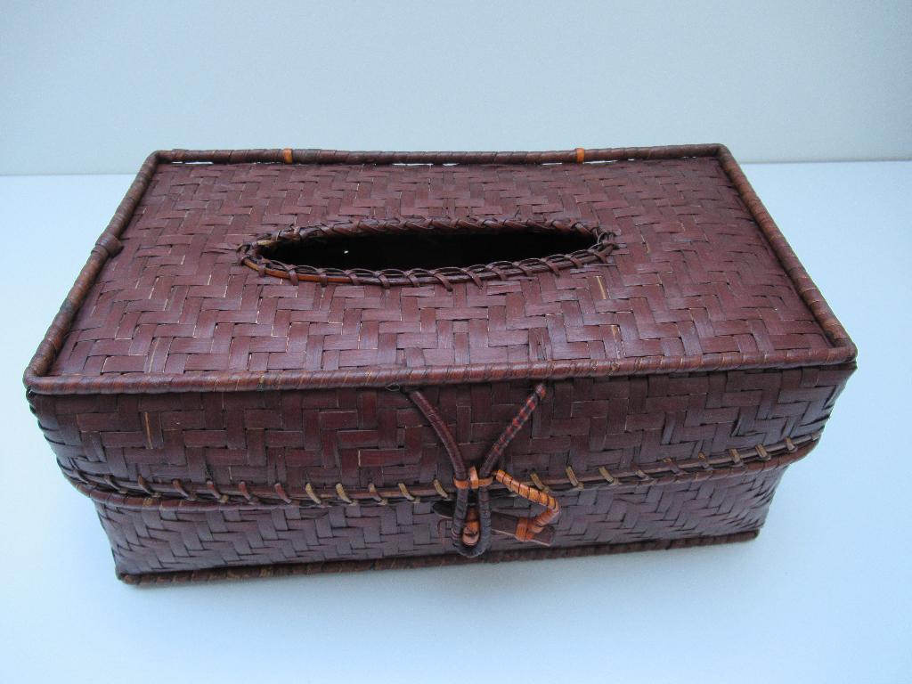 Gevlochten tissue box uit Thailand, Verzenden, Zo goed als nieuw, Meerkleurig, Natuurlijk materiaal