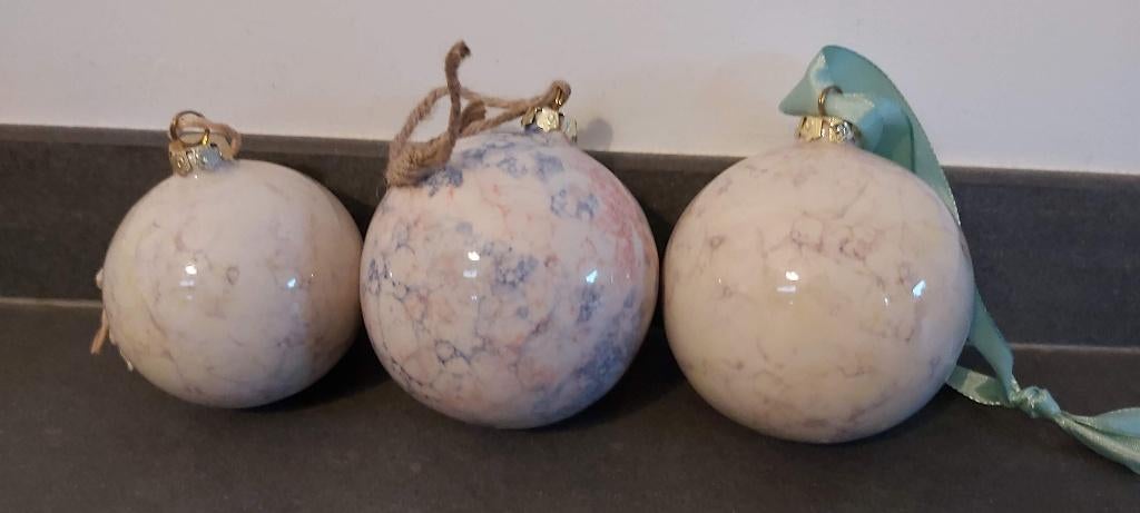 Luxe KERSTBALLEN keramiek doorsnee 9 en 8 cm uniek cadeau, Ophalen of Verzenden, Nieuw