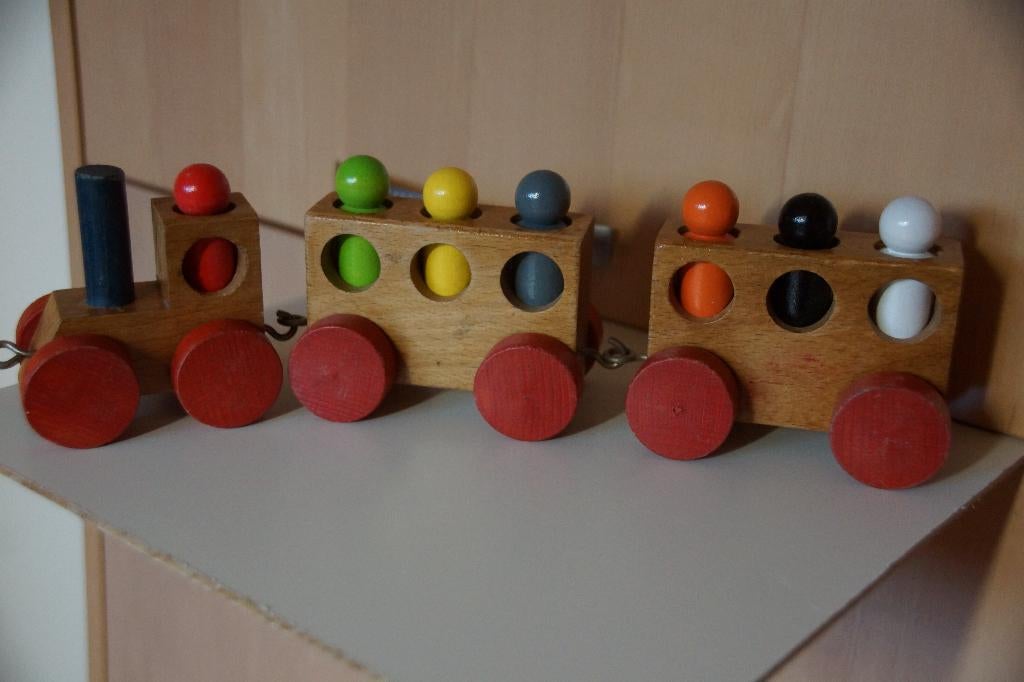 SIO houten trein met popjes, Ophalen of Verzenden, Zo goed als nieuw, Duw- of Trekspeelgoed