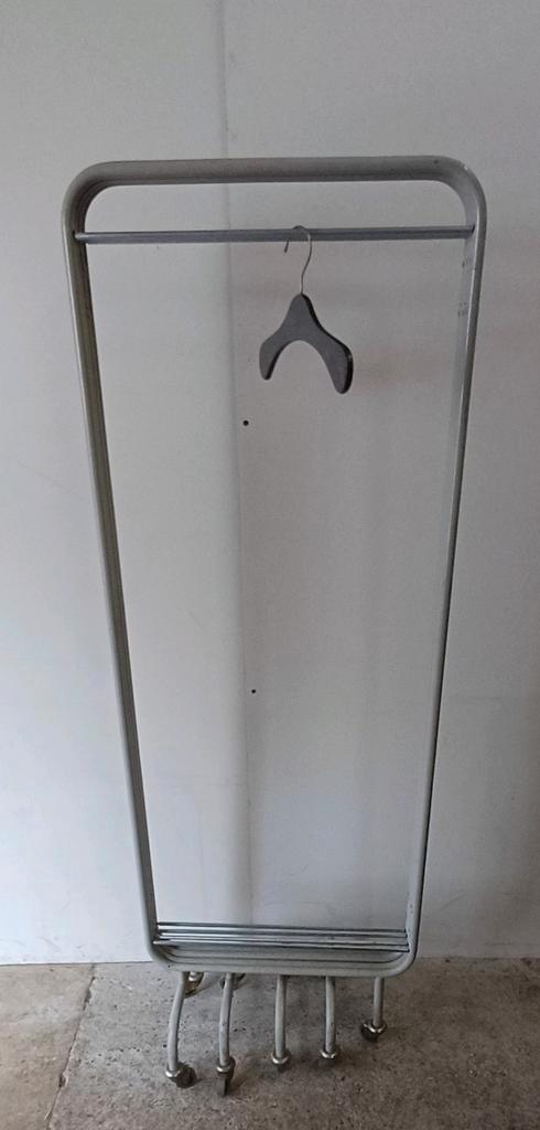 Handig vintage ziekenhuisscherm inklapbaar kledingrek, Kleding | Dames, Kledingrekken, Ophalen