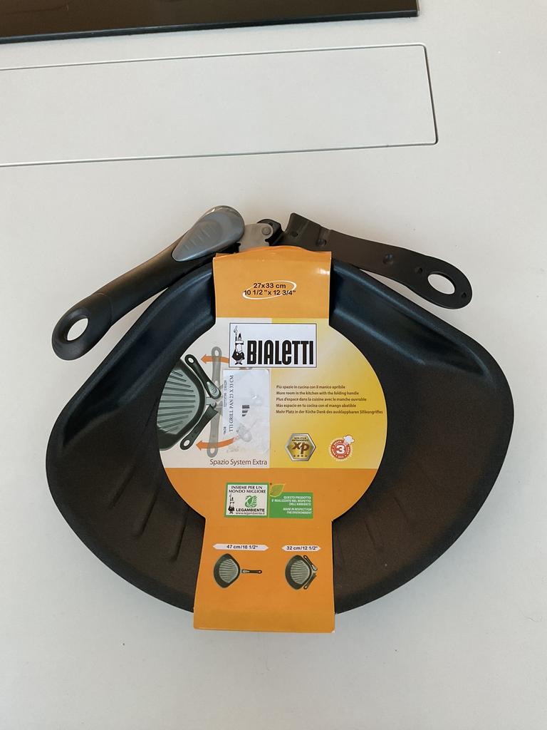 Nieuwe Bialetti bak pan met inklapbare handgreep steel, Huis en Inrichting, Ophalen, Nieuw