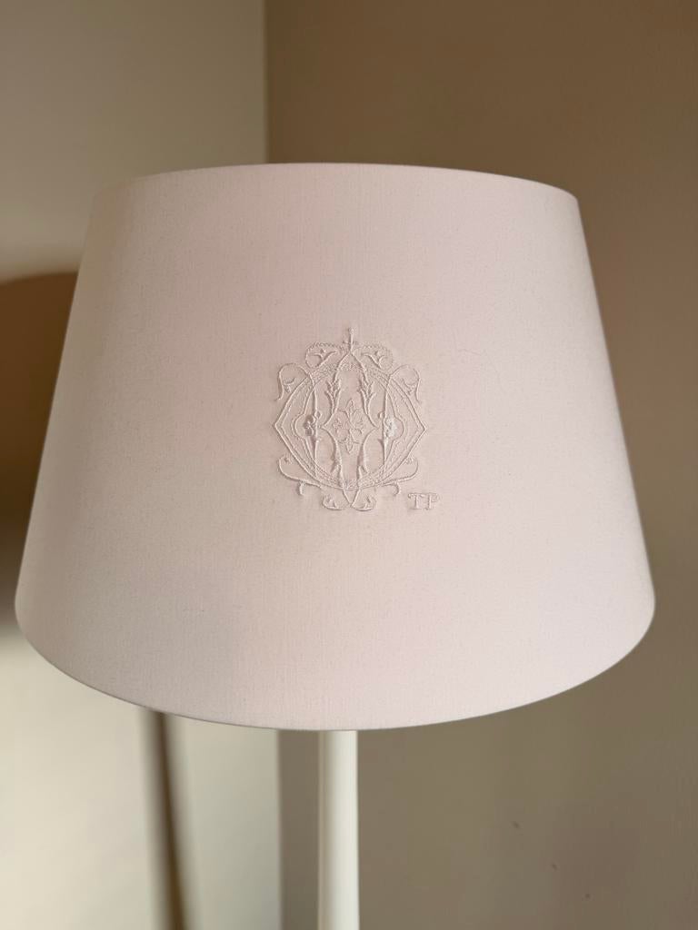 Theophile & Patachou staande lamp roze kap witte voet, Ophalen, Zo goed als nieuw, Stof, 100 tot 150 cm