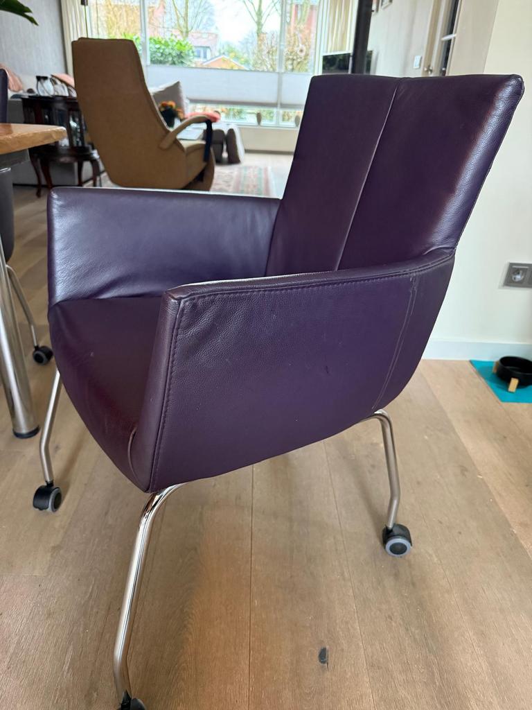 6 paars lederen verrijdbare eettafel stoelen., Ophalen of Verzenden, Gebruikt, Rechthoekig, 50 tot 100 cm