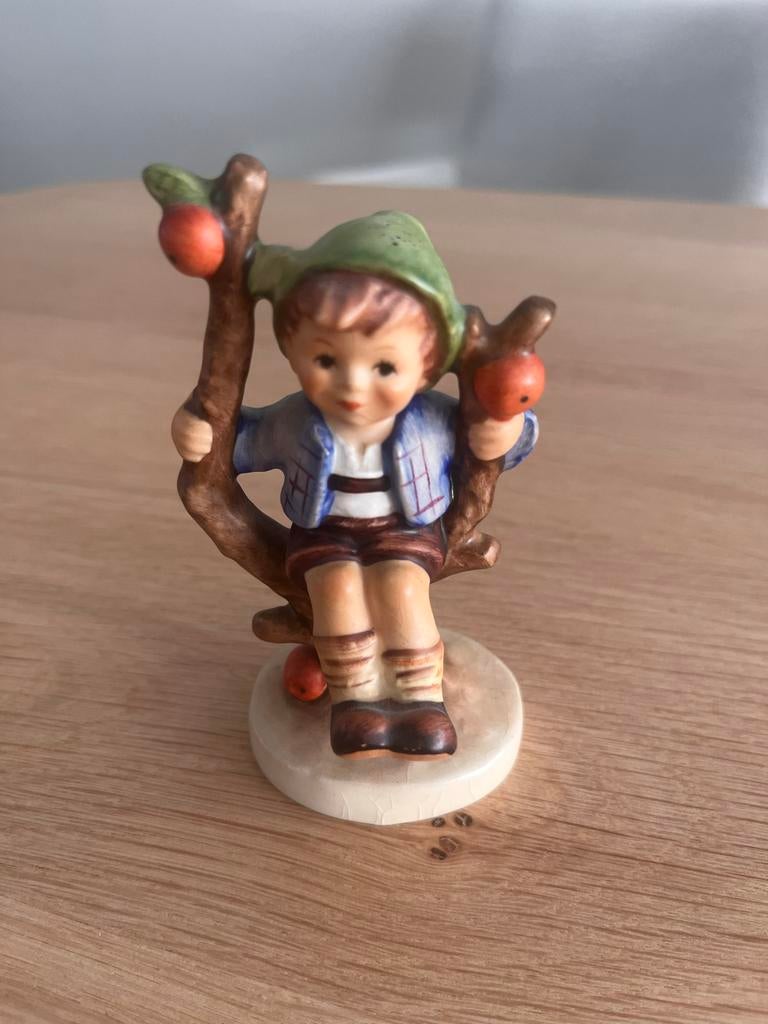 Goebel Hummel beeldje Apple tree boy, Ophalen of Verzenden, Zo goed als nieuw, Hummel