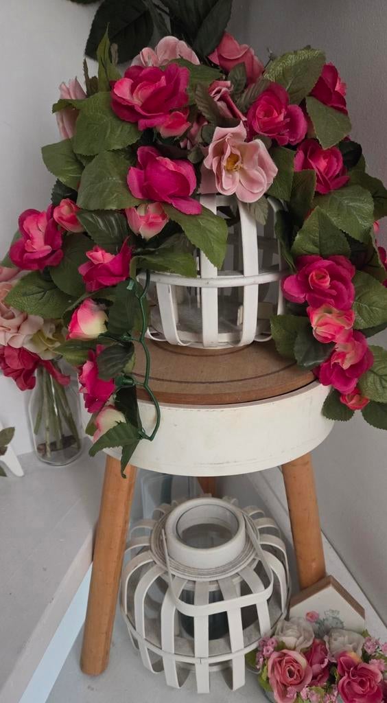 Klein rond tafeltje met opbergruimte - Bijzettafel, Huis en Inrichting, 45 tot 60 cm, Minder dan 55 cm, Gebruikt, Rond