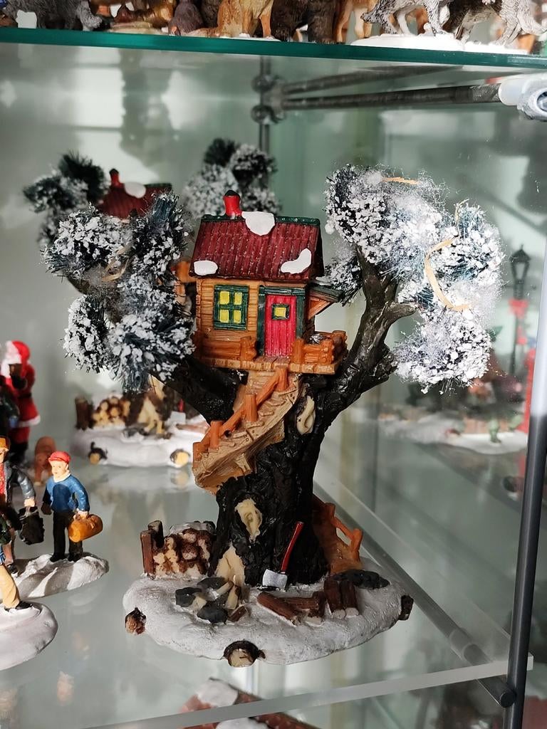 Boomhut voor in een kerstdorp, Ophalen