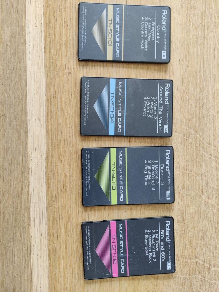 Roland Music Style Cards (4 stuks) - TN-SC1-01, 02, 04, 13, Ophalen of Verzenden, Gebruikt, Roland