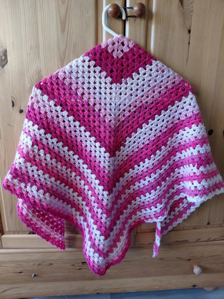 Gehaakte omslagdoek, nieuw, 150x70cm., Kleding | Dames, Maat 46/48 (XL) of groter, Nieuw, Ophalen of Verzenden, Handgemaakt