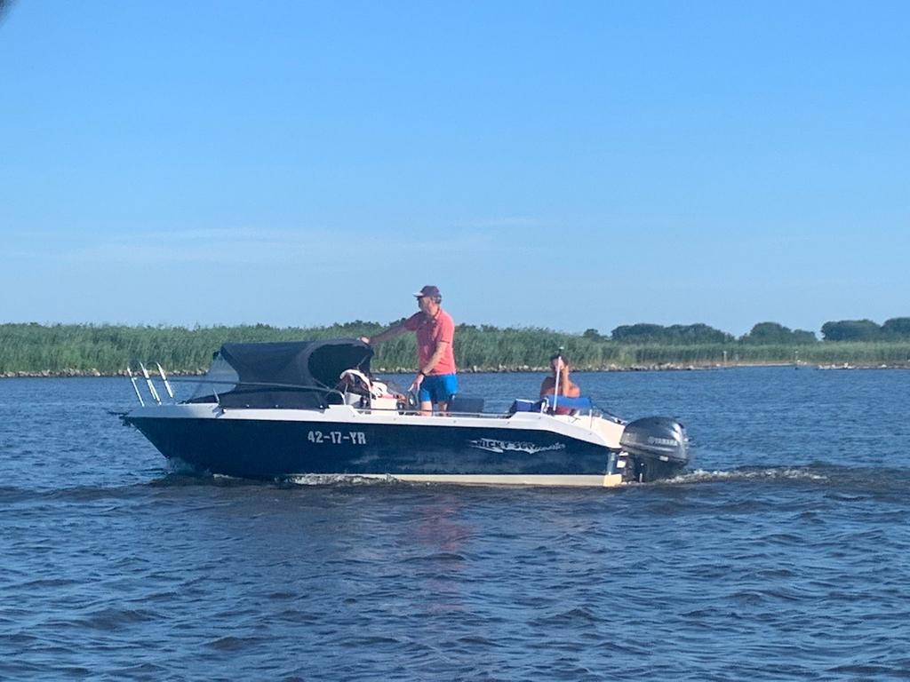 Nicky 560 consoleboot  met 40 pk buitenboordmotor, Ophalen, Zo goed als nieuw, 3 tot 6 meter, Buitenboordmotor