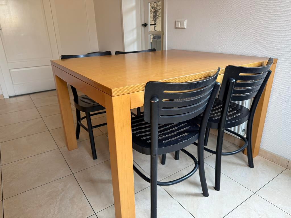 Mooie, stevige massief houten eettafel en 4 stoelen., Ophalen, Gebruikt, 100 tot 150 cm, 50 tot 100 cm