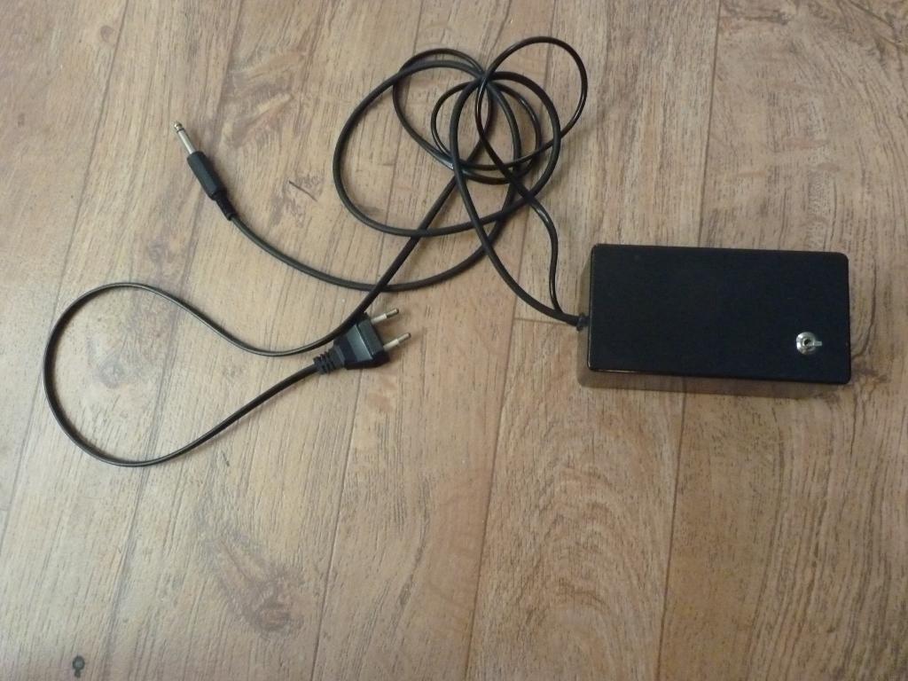 Sinus-generator van hoogwaardig Quartz-kristal. Handgemaakt!, Ophalen of Verzenden, Zo goed als nieuw, Minder dan 5 kanalen, Microfooningang