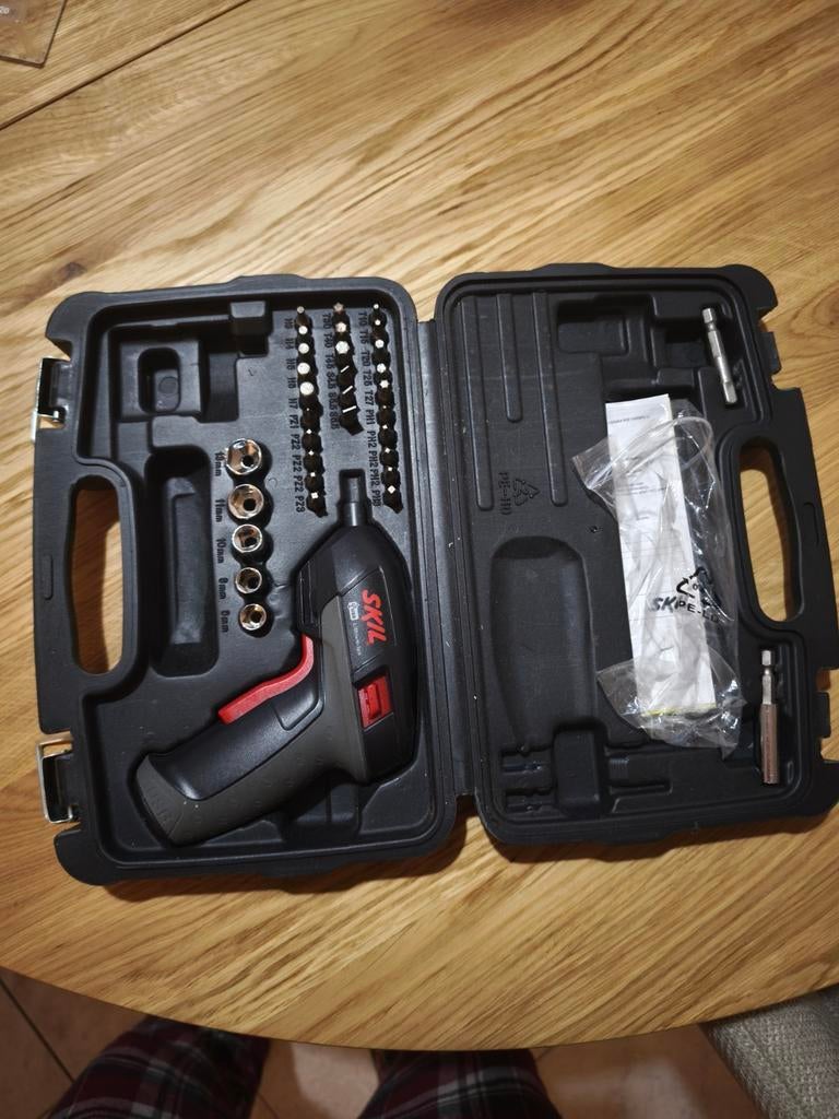 SKIL Accu Schroevendraaier met USB Opladen, Ophalen of Verzenden, Zo goed als nieuw, Minder dan 400 watt, Overige typen